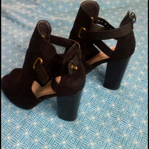 Shoes - Picture 3 of 4